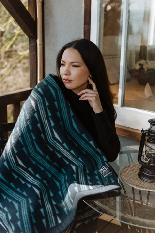 Eighth Generation Lightning And Thunder Wool Blanket